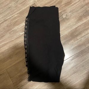 Biker shorts with detailing on sides